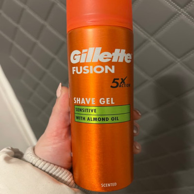 Gillette Fusion Shave Gel Sensitive with Almond Oil - INCI Beauty